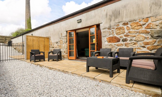 Stenalees Cottage | WHEAL PROSPER@THE WEST DRY, pet friendly, with a garden in St Austell