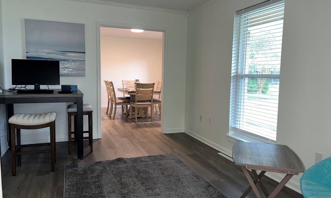 Shenandoah House | Wheelchair Accessible Executive, Guest, Medical STR. Pet Friendly, Quiet, Safe.
