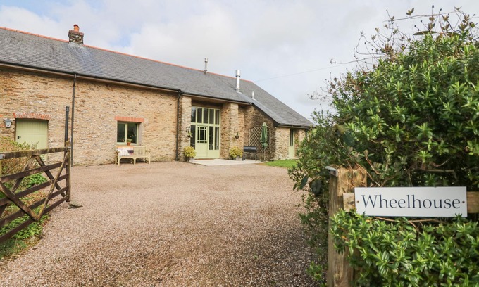 Hele House | WHEELHOUSE, pet friendly, character holiday cottage in West Down
