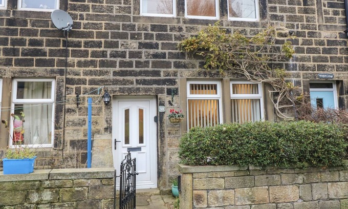 Oxenhope Cottage | WHINBERRY COTTAGE, family friendly, with a garden in Oxenhope