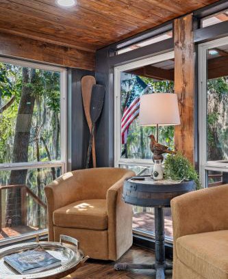 Jefferson House | Whiskey Barrel, Hot Tub, Waterfront, Pickleball
