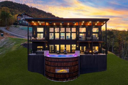 Sevierville House | Whiskey Ridge by AvantStay Infinity Pool, Hot Tub, Game Room, Panoramic Views