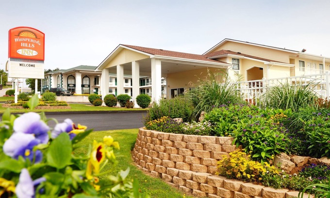 Branson Theater District Hotel | Whispering Hills Inn