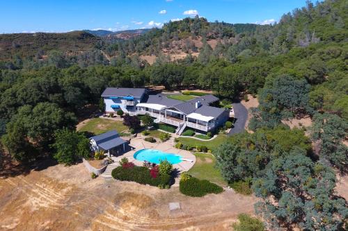 Vallecito House | Whispering Oaks Estate