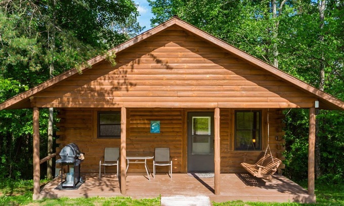 Logan Cabin | Whispering Pines 1-bedroom cabin, 4 guests, 65 acres 1/2 mile from Old Man's Cave