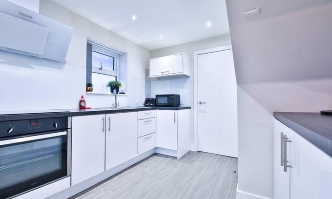 Gabalfa Apartment | Whitchurch Place 2 Bed Flat in Cardiff
