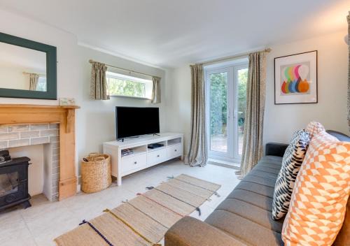 Sweffling House | White Cottage