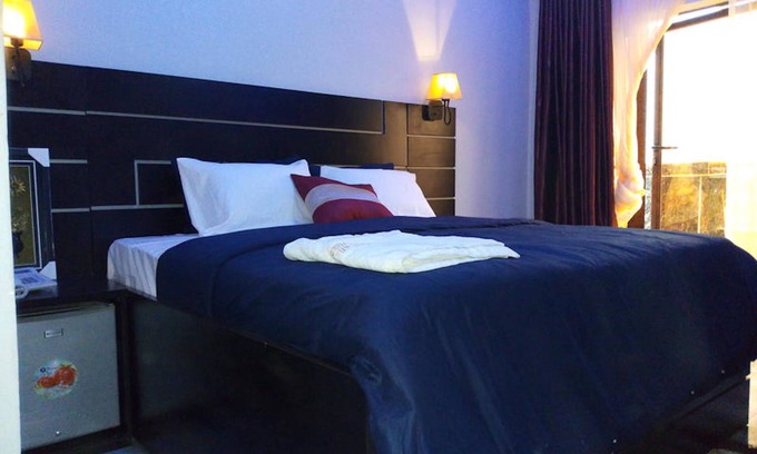 Alimosho Hotel | White Court View Hotel