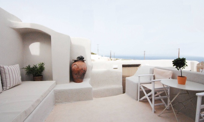 Finikia House | White Grape Suites