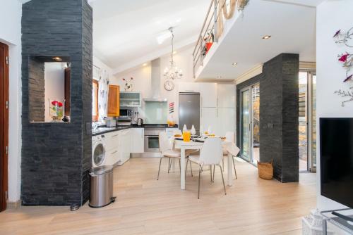 Tavira Villa | White & Grey House