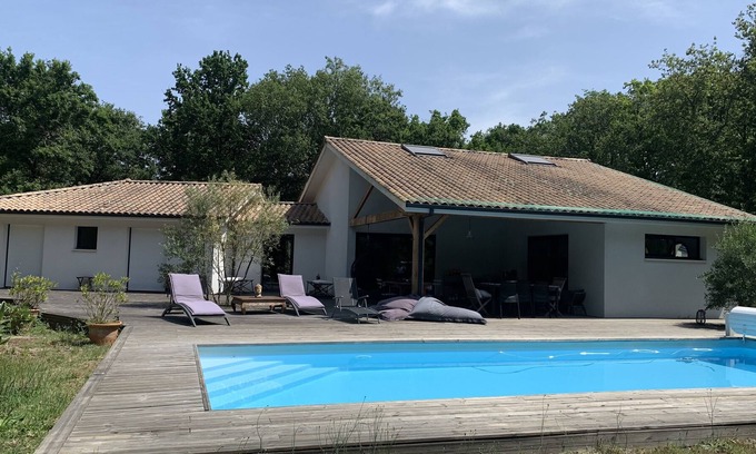 Saint-Vivien-de-Medoc Villa | WHITE HOUSE