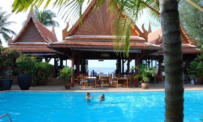 Choeng Mon Hotel | White House Beach Resort