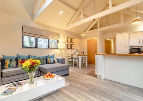 Halesworth House | White House Lodges - Swallow