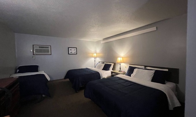 White Lake Cabin | White Lake Lodge - Family Room - Room 6 - Sleeps 5