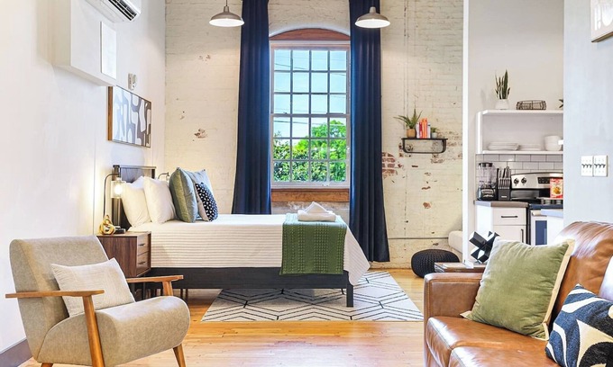 Old City Apartment | White Lily Leisure ~ Walk to DT