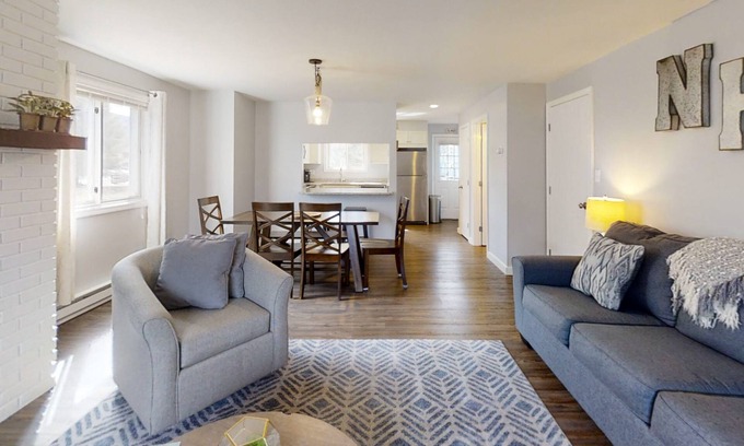 North Woodstock Condo | White Mountains townhome walk to Pemi River and downtown, 1 mile to Lincoln!