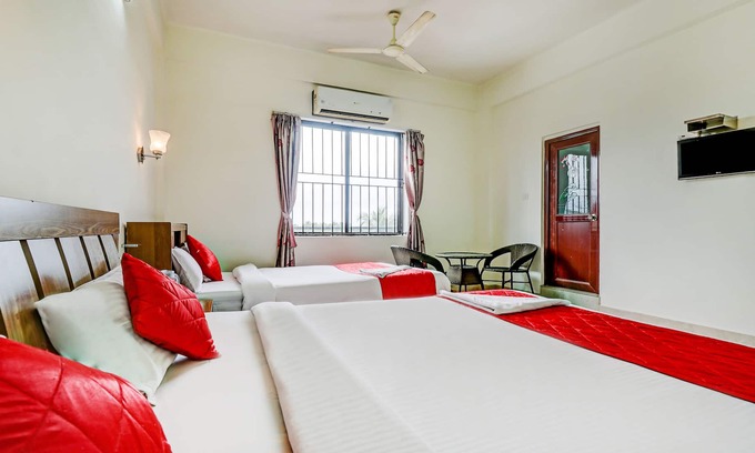 Kakkanad Hotel | White Residency