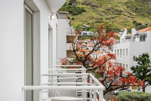 Machico Hotel | White Waters Hotel