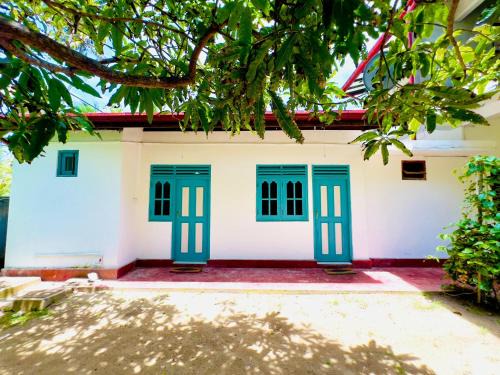 Hikkaduwa House | White Whale Villa Ambalangoda