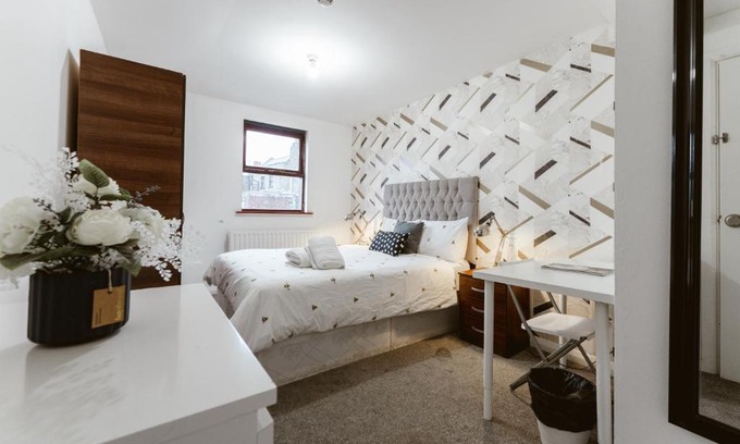Stepney Green House | Whitechapel en-suite beds to stay