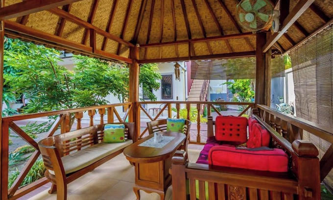 Senggigi House | Whiterose Guesthouse