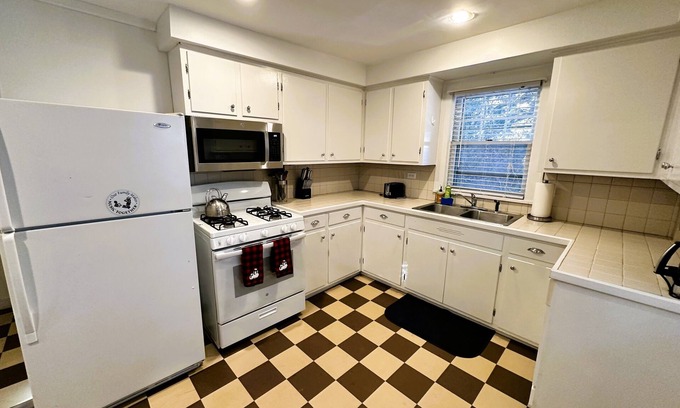 Keene House | Whitetail Cottage, minutes from hiking and Whiteface Mountain!