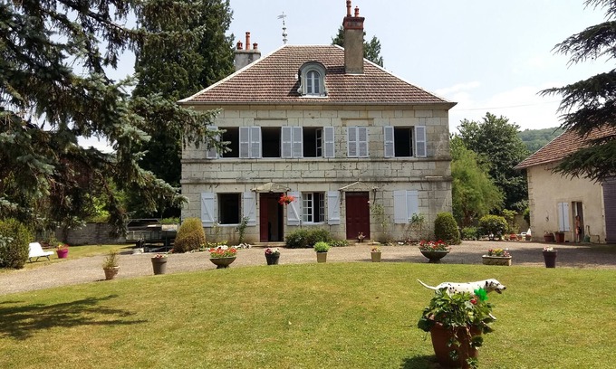 La Chapelle-sur-Furieuse House | Whole house sleeps 10