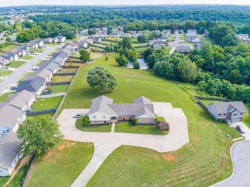 Clarksville House | Whole Home 1335 Whitt Ln