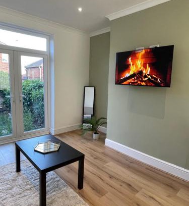 Newcastle-upon-Tyne Apartment | Whole House Modern Two Bedroom in Newcastle - Free Parking