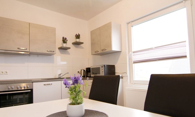 Bant Apartment | WHV city center "renovated apartment with garden"