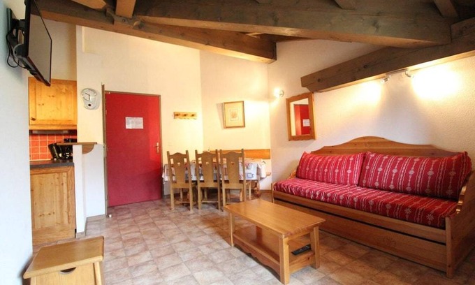 Val Cenis Apartment | Wifi, 10m from ski slopes, 4th floor, balcony, parking, tv, ski locker, 38m², Val Cenis