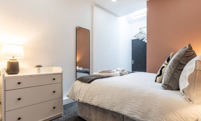 Riverside Apartment | WiFi | Parking | City attractions