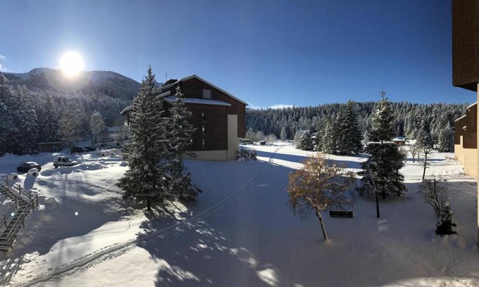 Correncon-en-Vercors Apartment | Wifi, ski-in/ski-out & foot of the slopes, 4th floor, balcony, tv, ski locker, 25m², Villard de Lans