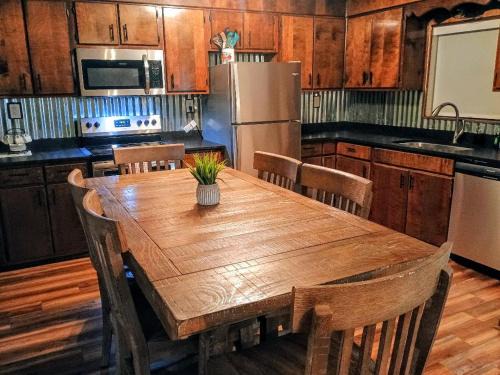 Wears Valley Hotel | Wild Mountain Lodge