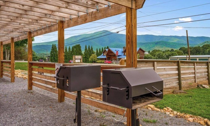 Wears Valley Hotel | Wild Mountain Lodge