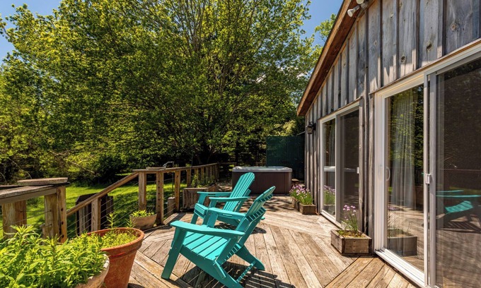 Claryville Cabin | Wildcat Mountain Cabin - Private, Views w/Hot Tub