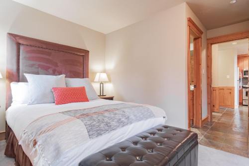 Blackcomb House | Wildwood Lodge by Outpost Whistler