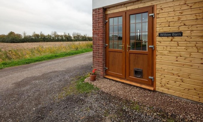 Weston-super-Mare Apartment | Willow Barn, new family-friendly barn conversion.