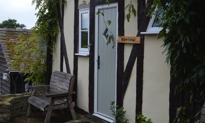 Hay-on-Wye Cottage | Willow Cottage - sleeps 2 guests in 1 bedroom