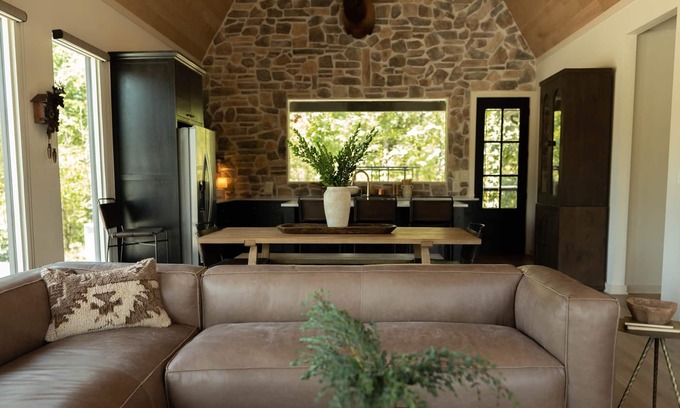 Broken Bow House | Willow Creek – Creek Side, Luxury Cabin