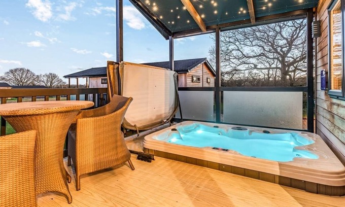 Saintbury Ski Chalet | Wilmcote Lodge Premier