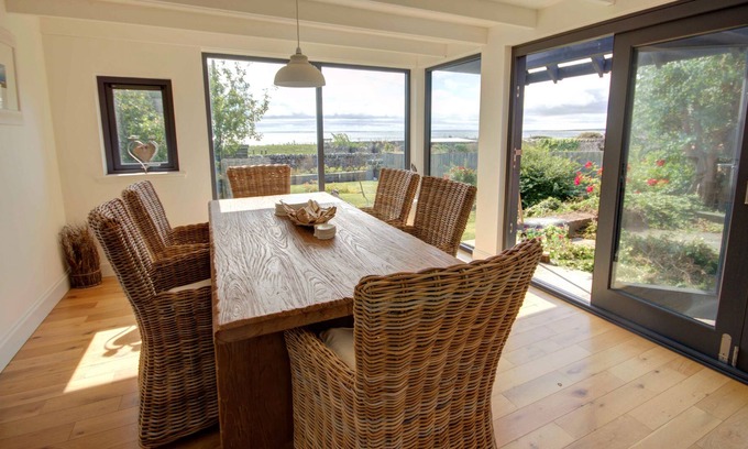 Golspie Cottage | Wilson's - sleeps 6 guests in 3 bedrooms
