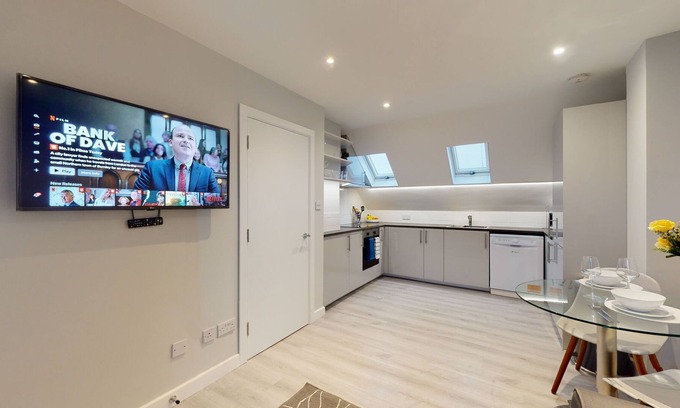 Southfields Apartment | Wimbledon Loft Apartment with roof terrace