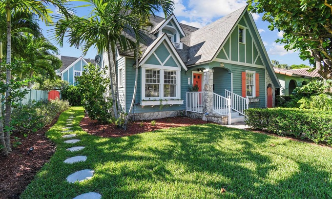 Parrot Cove Cottage | Windsor Cottage - A Quaint Historic Retreat Close to Golf, Beach & Downtown