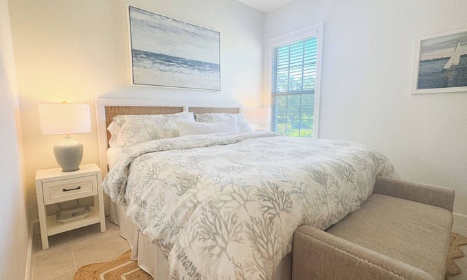 Osprey Apartment | Windsor Lodge Unit 20, studio, 1BR/1BA, close to beaches, balcony, pool access