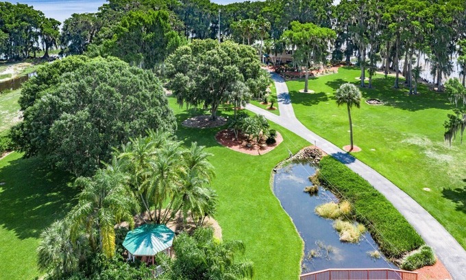 Highland House | Windy Point Estate - On Lake Istokpoga-5bdr. 5 1/2bath 7 beds. Amazing grounds