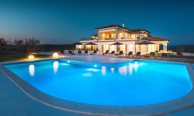 Nova Vas House | Wine Residence Cattunar