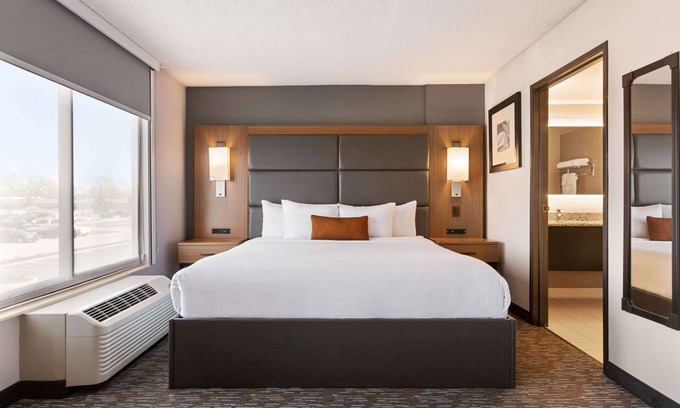 Blue Ash Hotel | Wingate by Wyndham - Cincinnati - Blue Ash