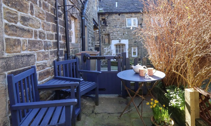 Pateley Bridge Cottage | WINN COTTAGE, pet friendly, with open fire in Pateley Bridge