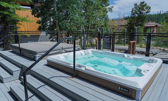 Winter Park Hotel | Winter Park Getaway: Cozy Family-Friendly Room Available, Hotel with Hot Tub